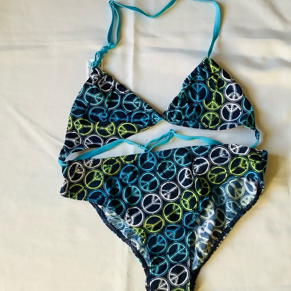 Bikini peace sign girls 14 15 years LN